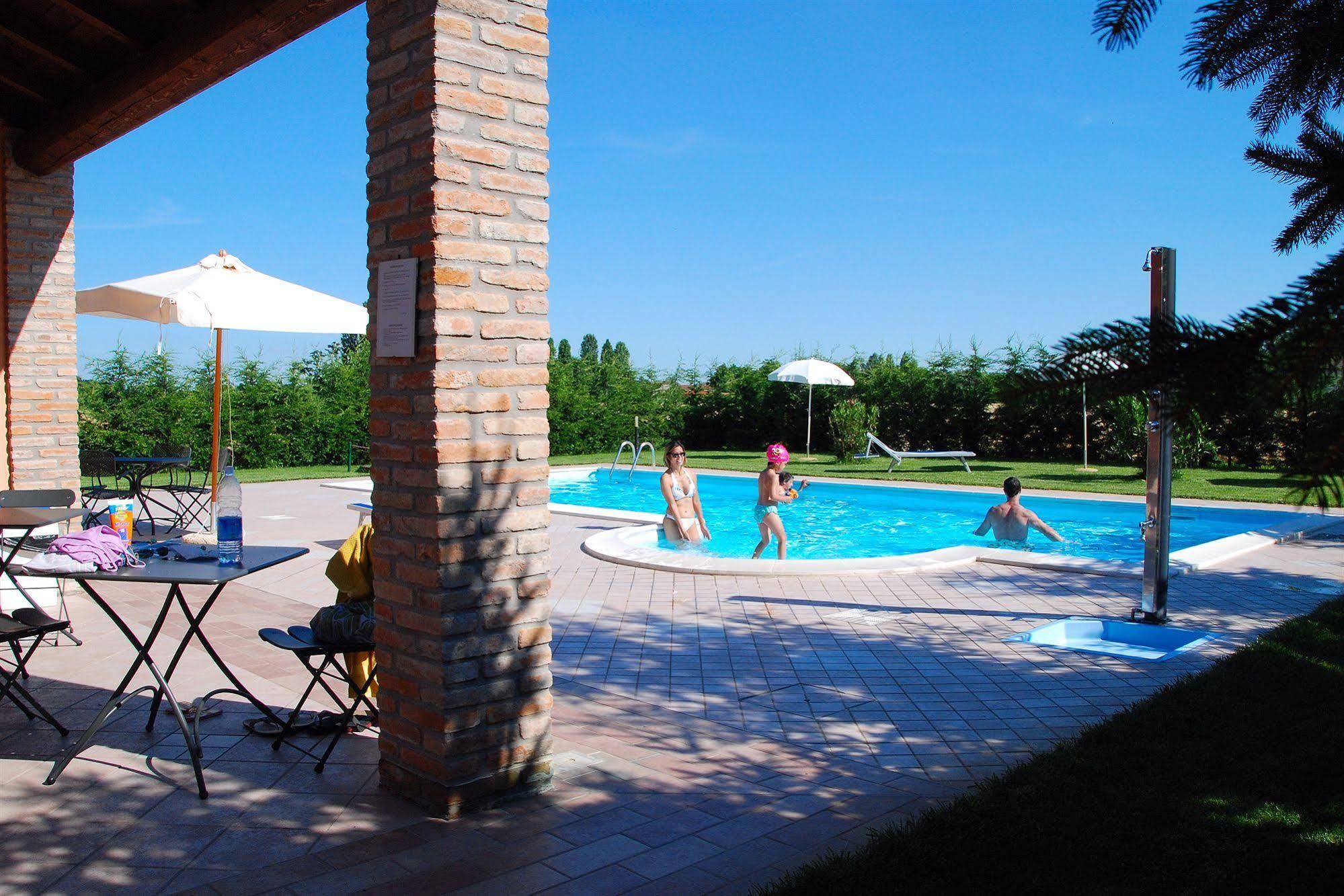 Agriturismo-R&B Corte Dei Gioghi 费拉拉 外观 照片