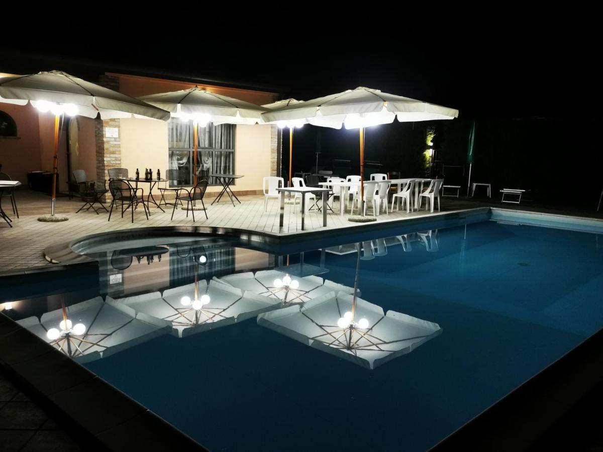 Agriturismo-R&B Corte Dei Gioghi 费拉拉 外观 照片